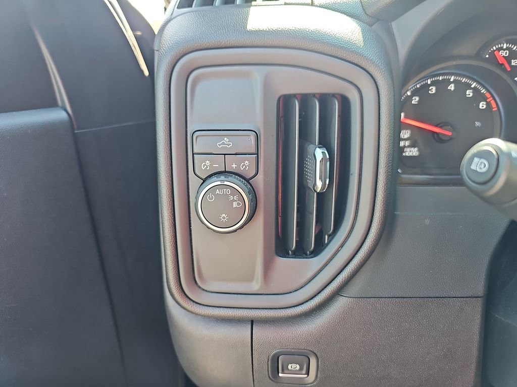 Used 2024 Chevrolet Silverado 1500 Custom image 30