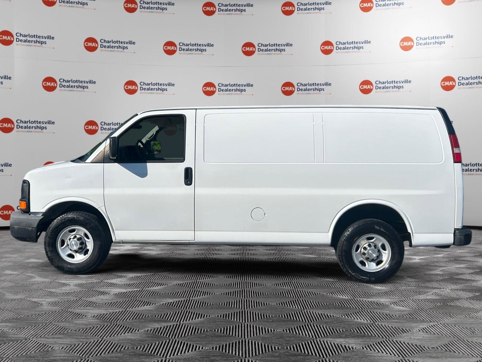 Used 2014 Chevrolet Express 3500 RWD image 2