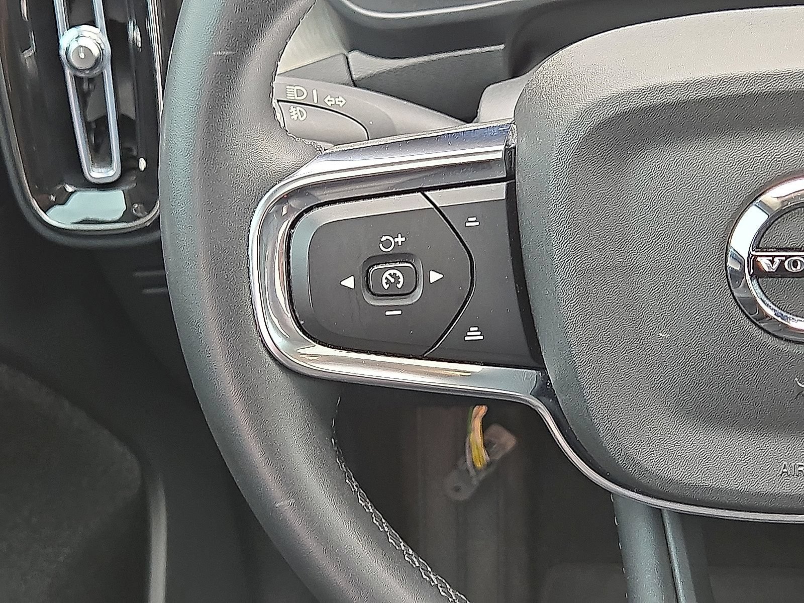 Used 2023 Volvo XC40 B5 Plus AWD/4WD image 20