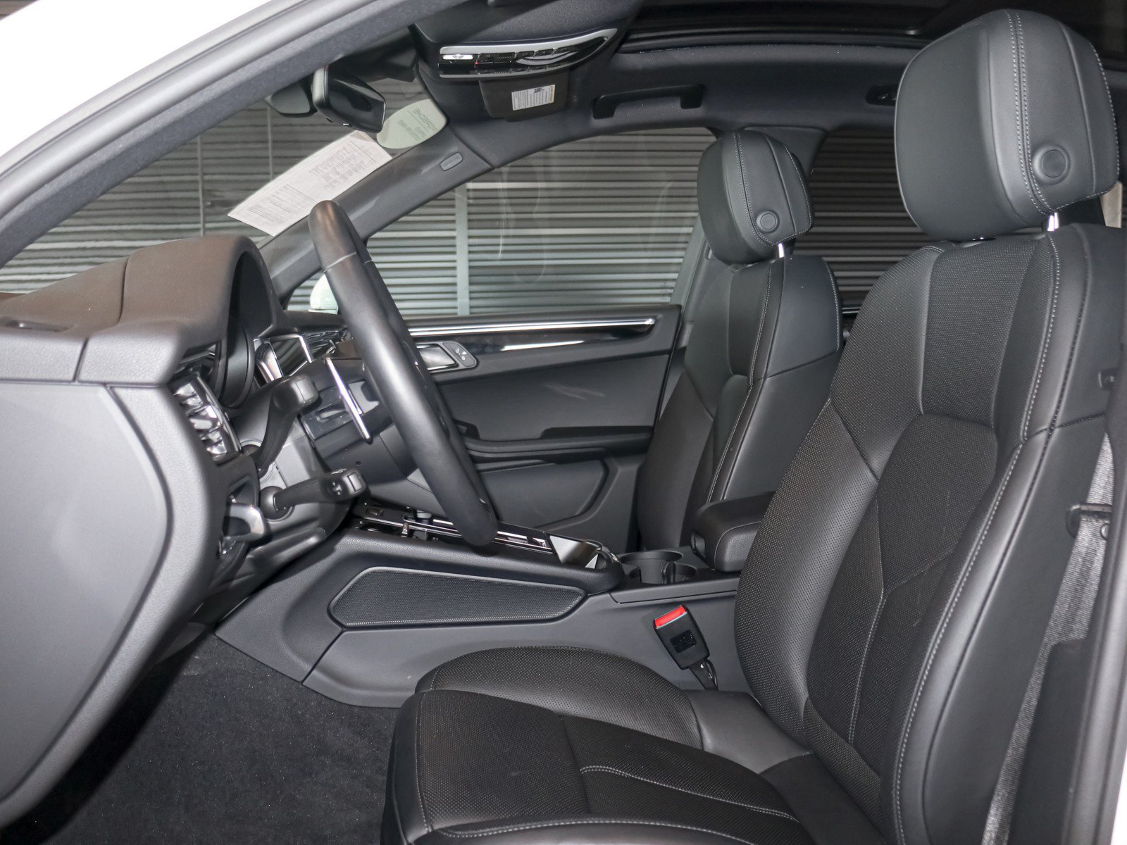 Used 2026 Porsche Macan AWD/4WD image 5