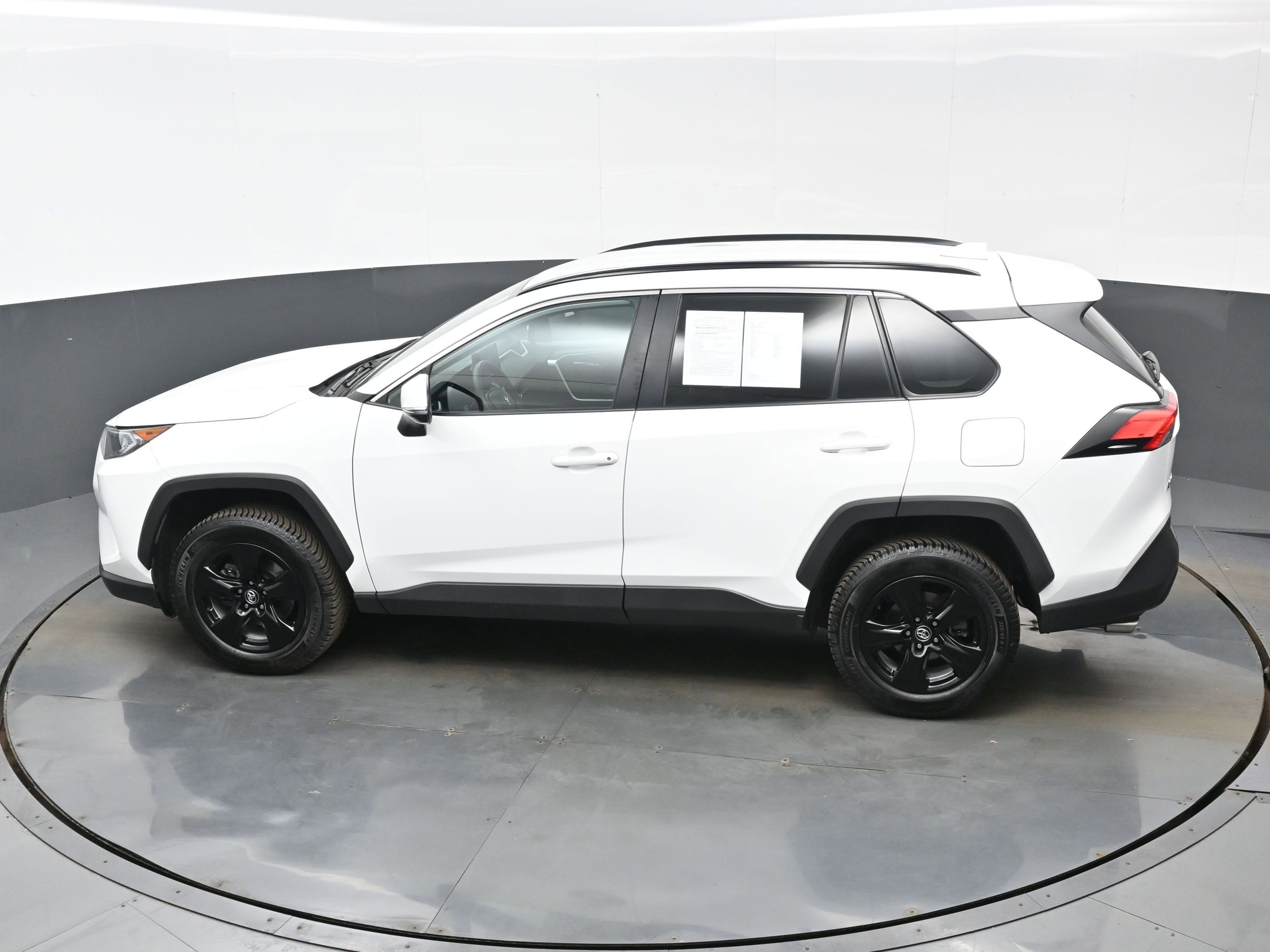 Used 2021 Toyota RAV4 XLE AWD/4WD image 37
