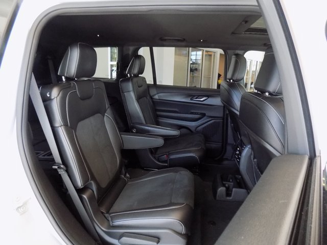 New 2024 Jeep Grand Cherokee L Altitude AWD/4WD image 25