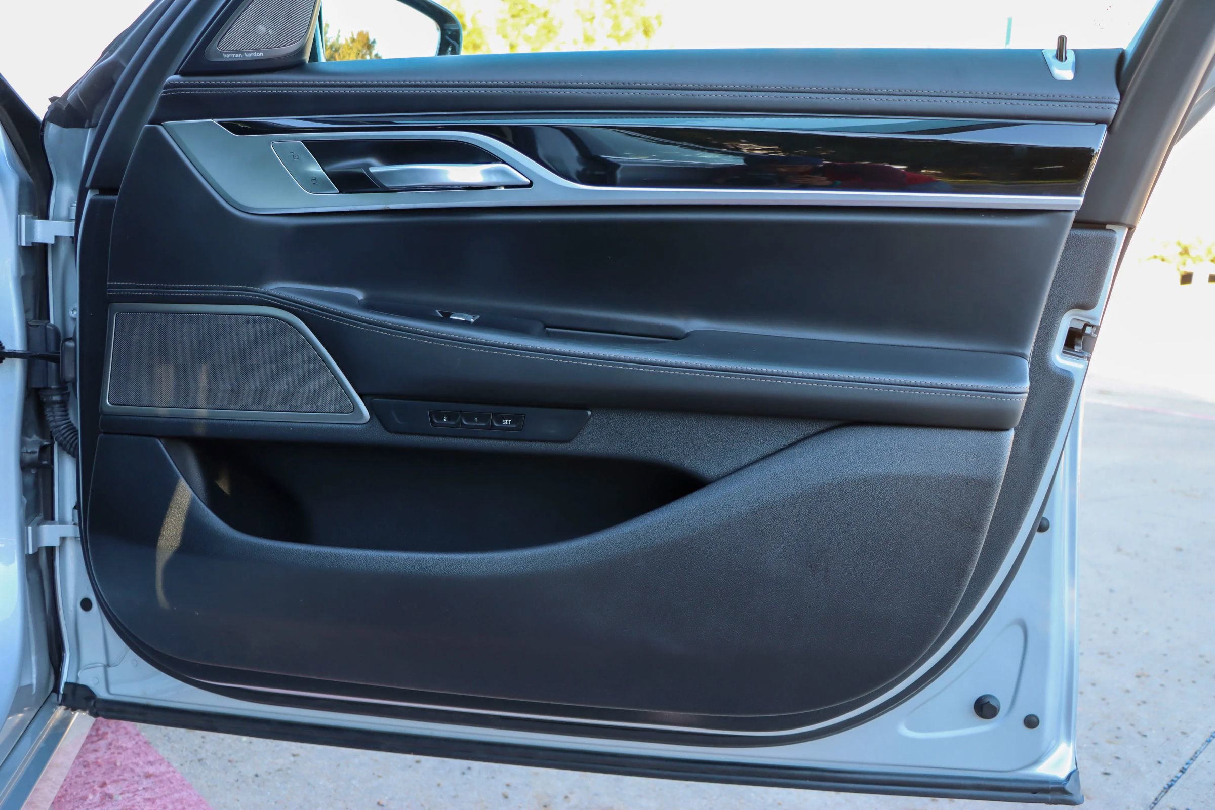 Used 2019 BMW 740i w/ Executive Package image 10