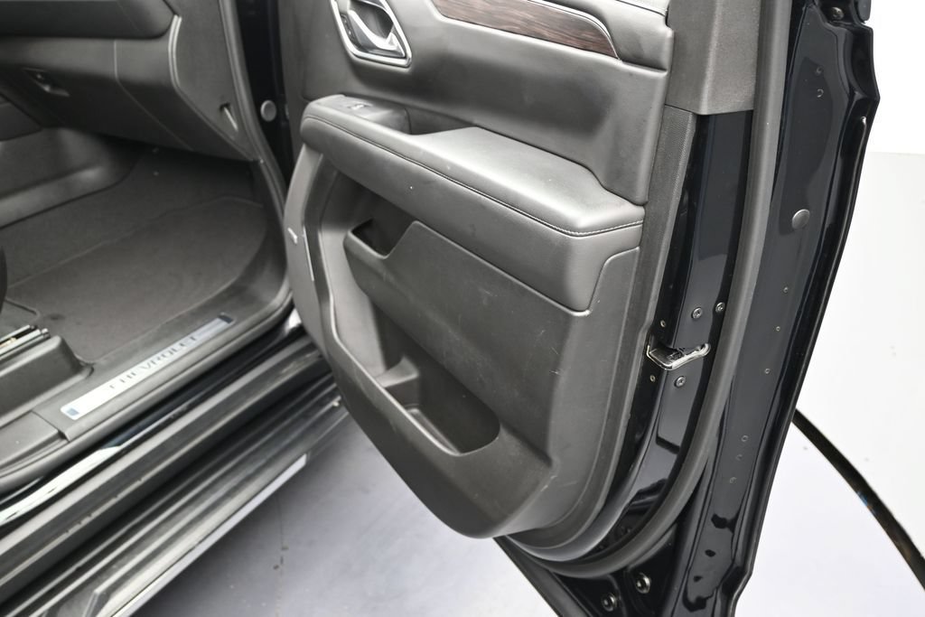 Used 2024 Chevrolet Suburban LT AWD/4WD image 7