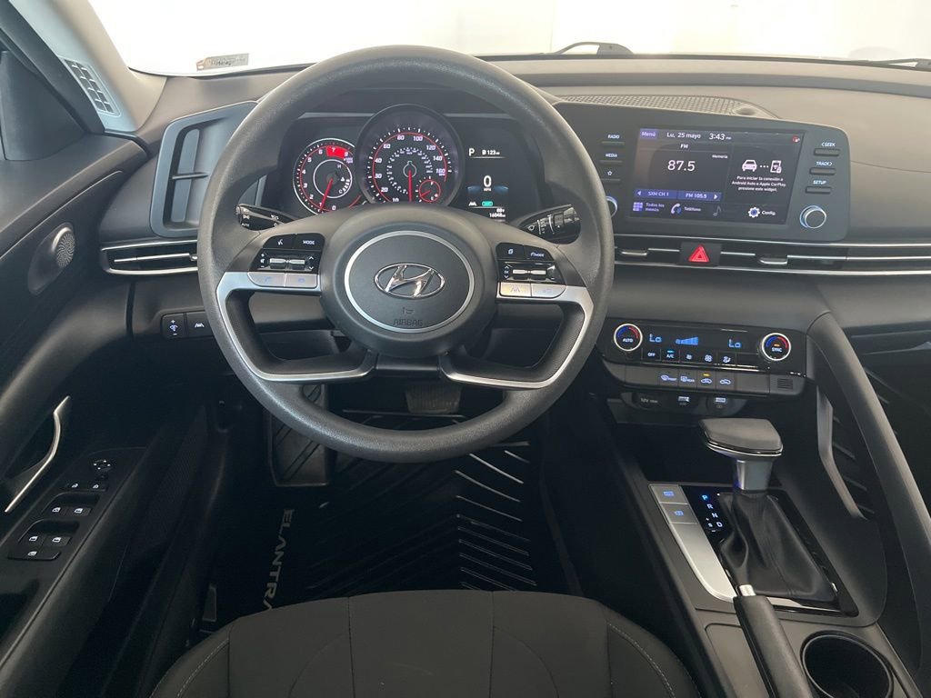 Used 2022 Hyundai Elantra SEL FWD image 31
