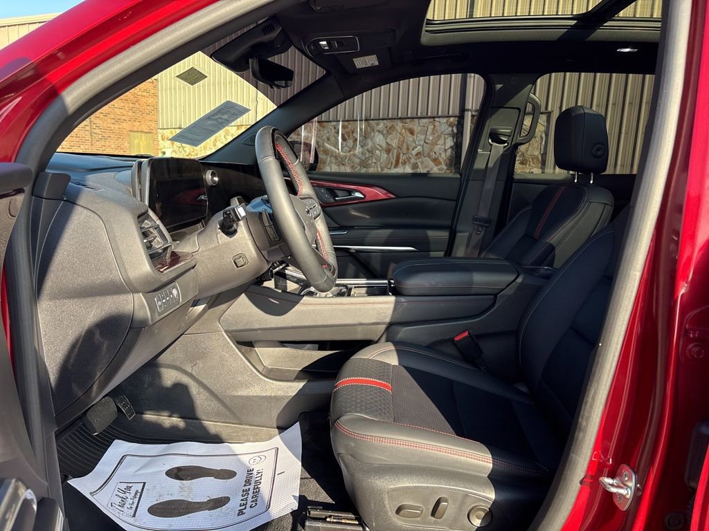 Used 2024 Chevrolet Traverse RS image 16