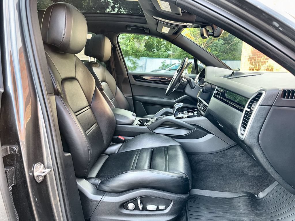 Used 2020 Porsche Cayenne AWD/4WD image 28