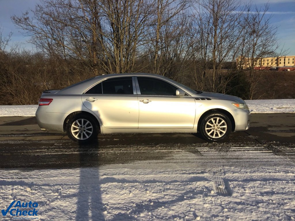 Used 2010 Toyota Camry XLE image 2