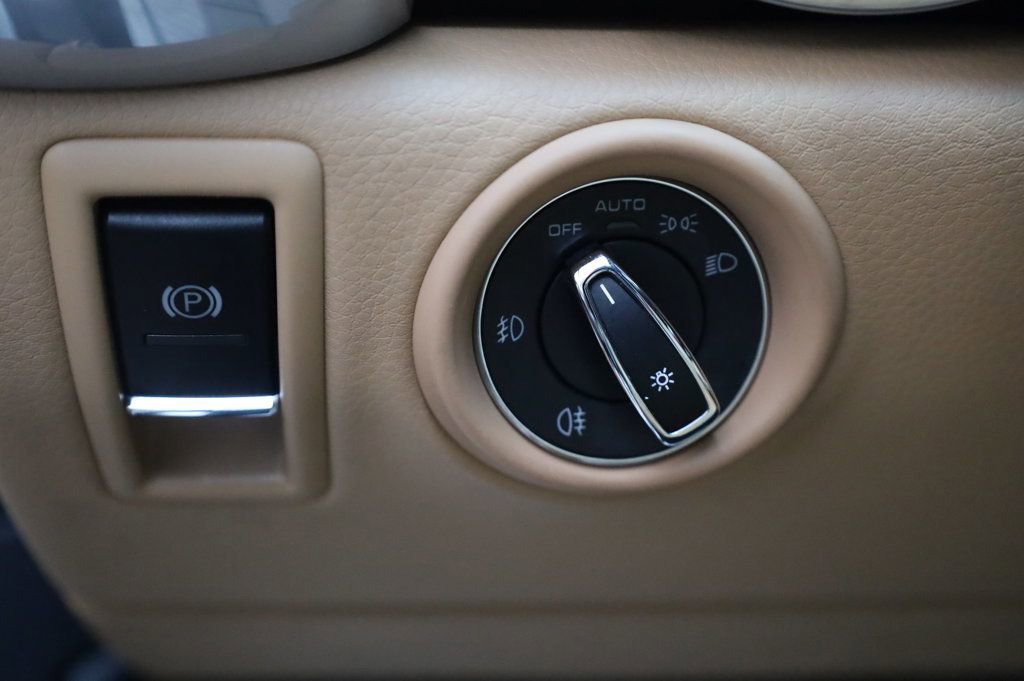 Used 2016 Porsche Cayenne image 31