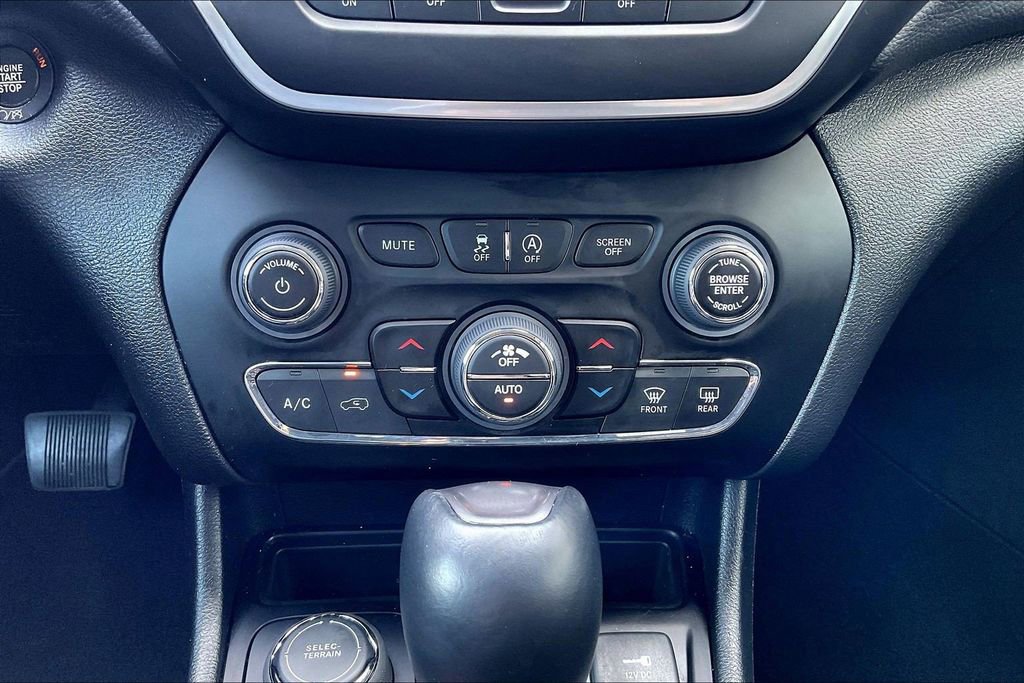 Used 2023 Jeep Cherokee Altitude Lux image 31