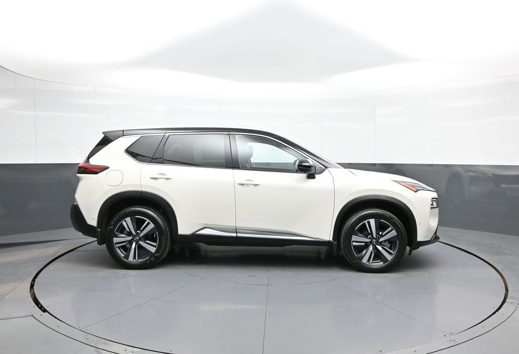 Used 2023 Nissan Rogue SL w/ SL Premium Package image 5