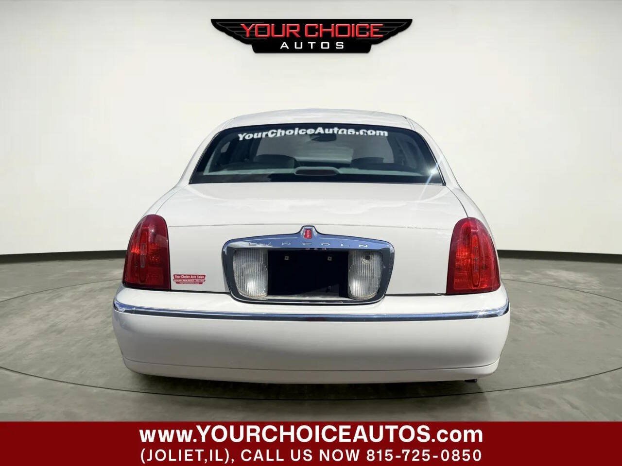 Used 2001 Lincoln Town Car Executive RWD image 4