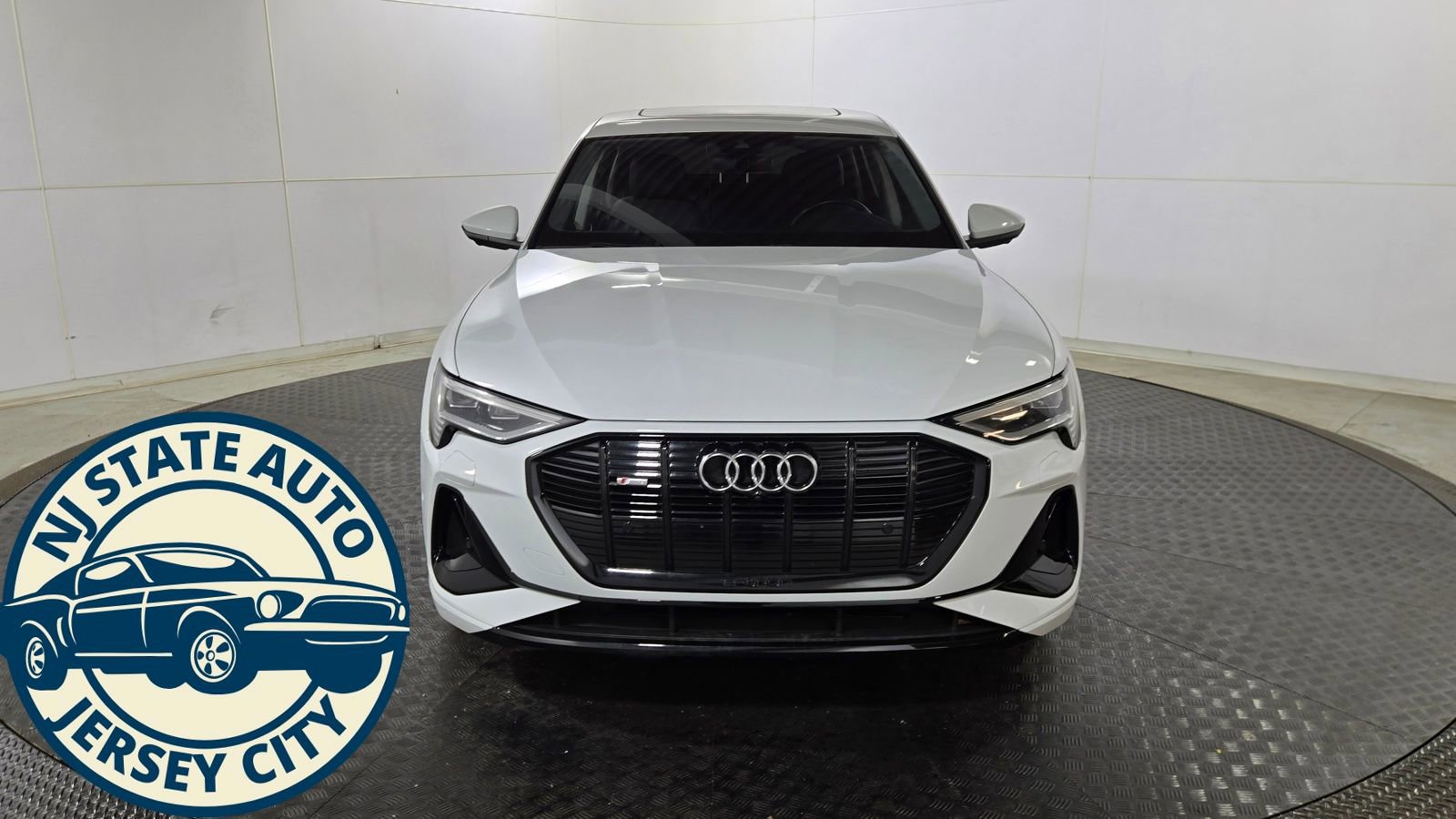 Used 2022 Audi e-tron Premium w/ Convenience Plus Package image 3