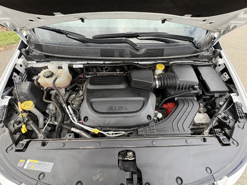 Used 2024 Chrysler Pacifica Touring-L image 13