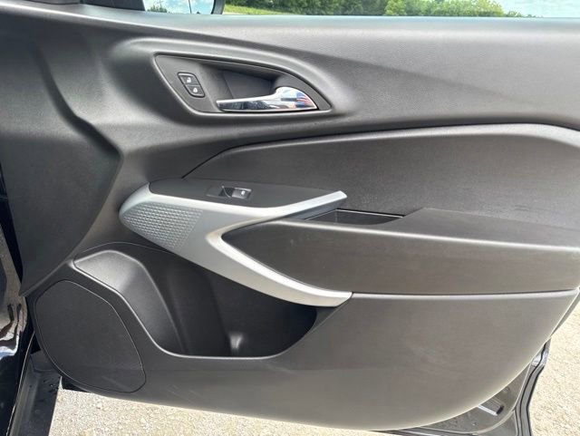 Used 2026 Chevrolet Trax RS w/ Sunroof Package FWD image 8
