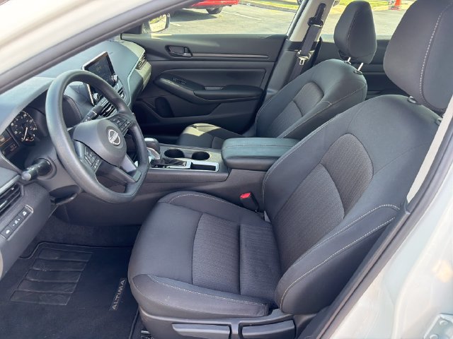Used 2025 Nissan Altima 2.5 S FWD image 10