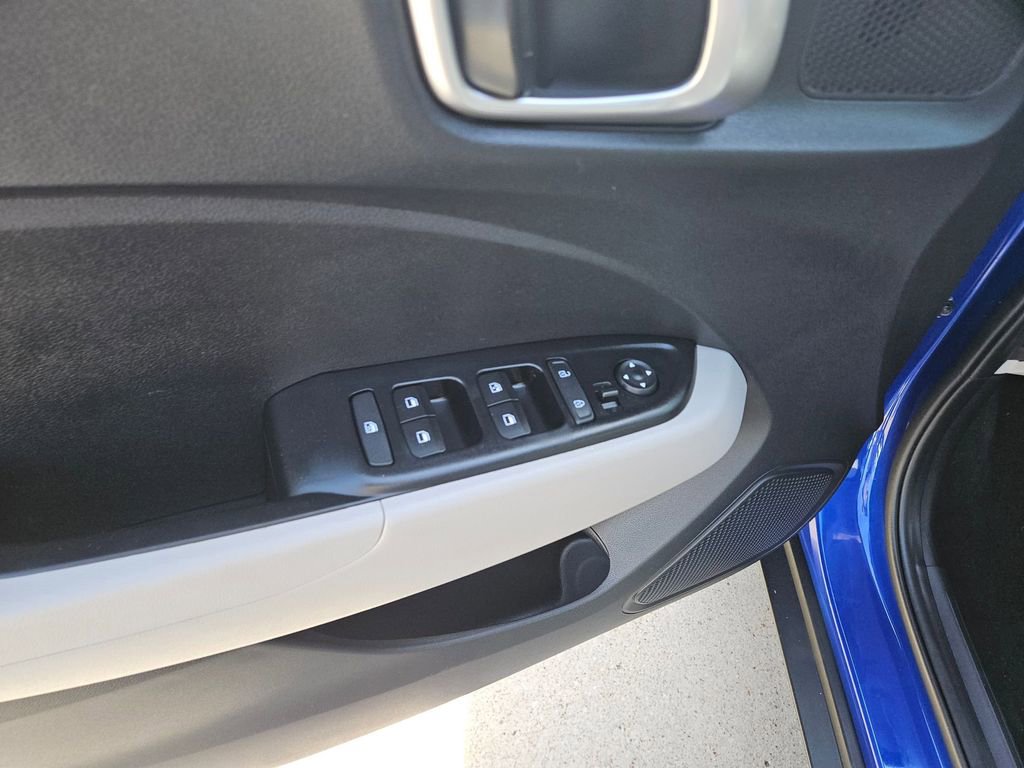 Used 2025 Hyundai Venue SEL image 15