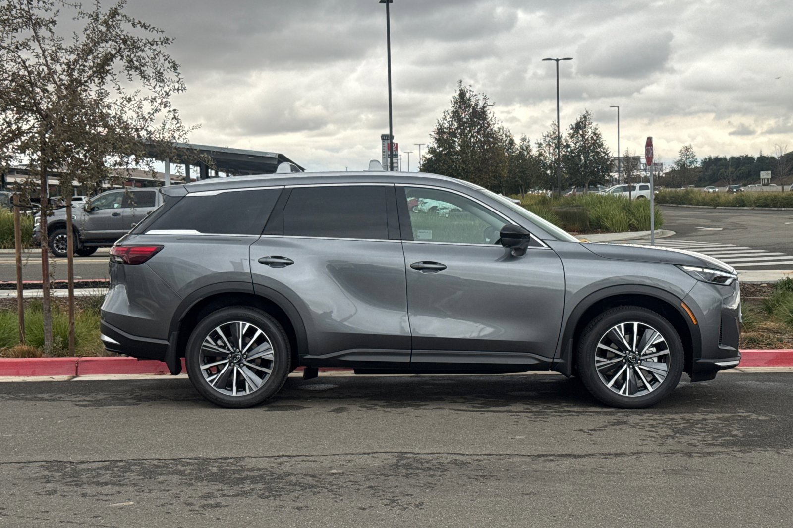 New 2027 INFINITI QX60 Luxe w/ Cargo Package AWD/4WD image 6