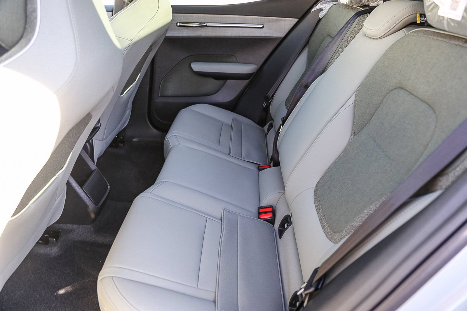 New 2026 Volvo EX30 Plus w/ Climate Package AWD/4WD image 18