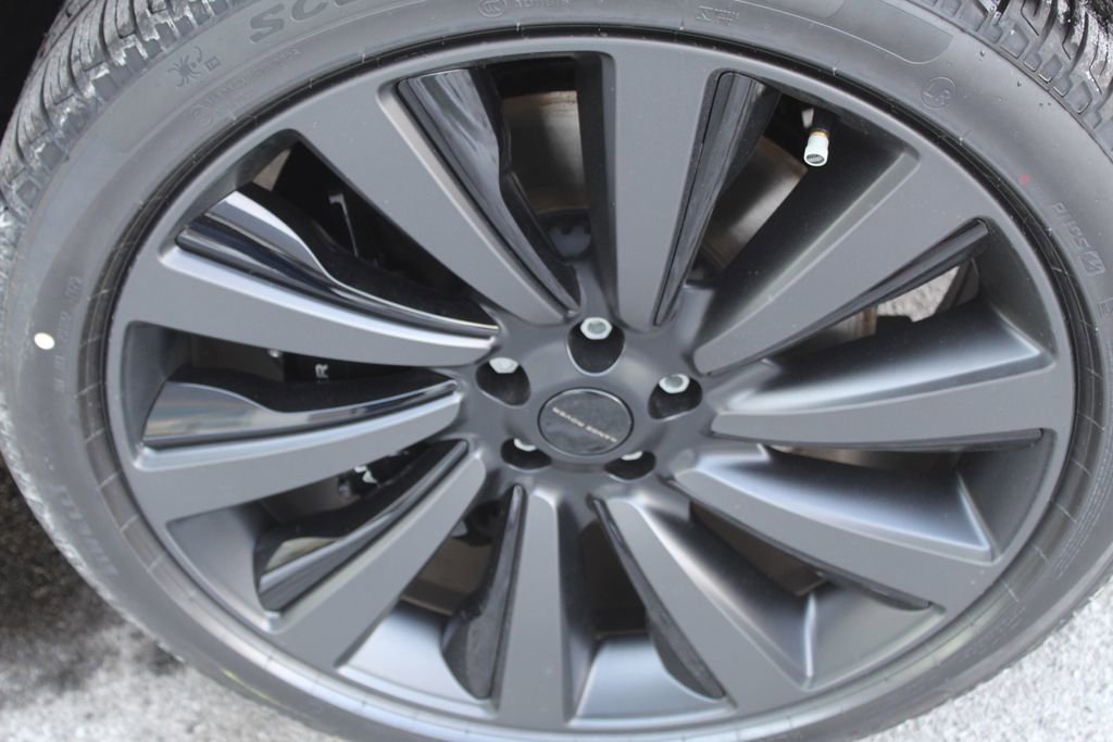 New 2026 Land Rover Range Rover SV image 8