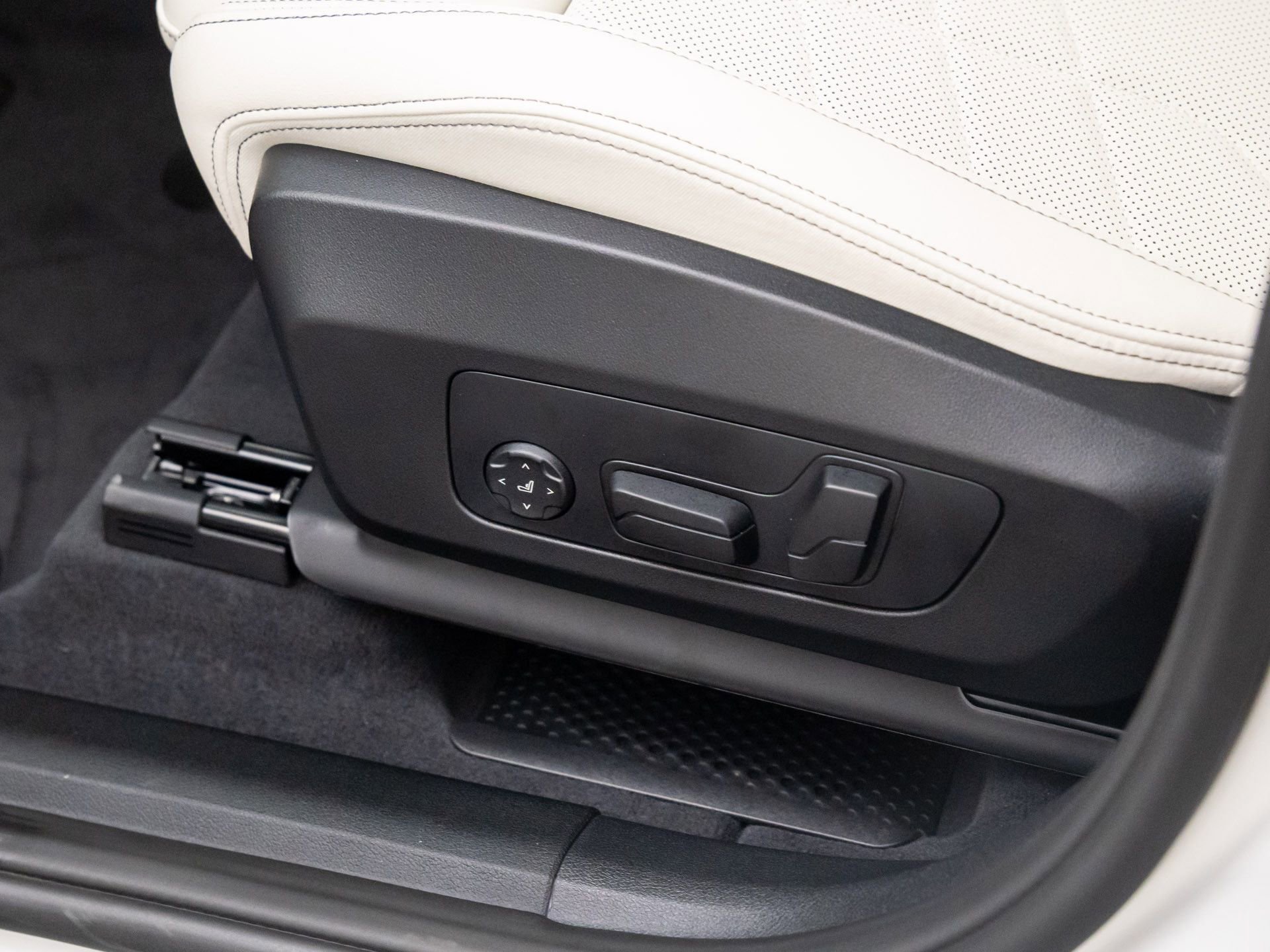 Certified 2026 BMW X1 xDrive28i image 14