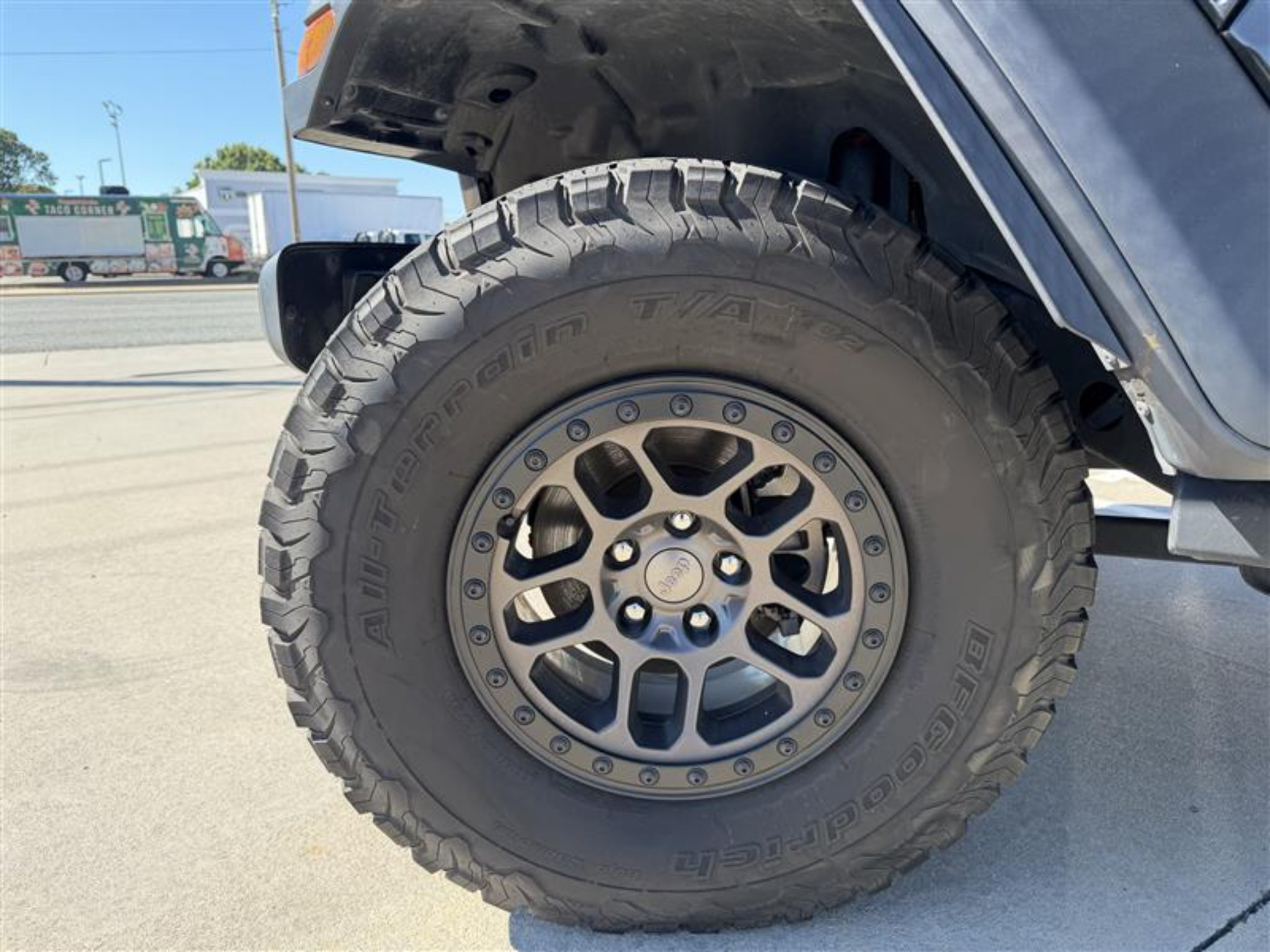 Used 2022 Jeep Wrangler Unlimited Sport w/ Xtreme Recon 35" Tire Package AWD/4WD image 10