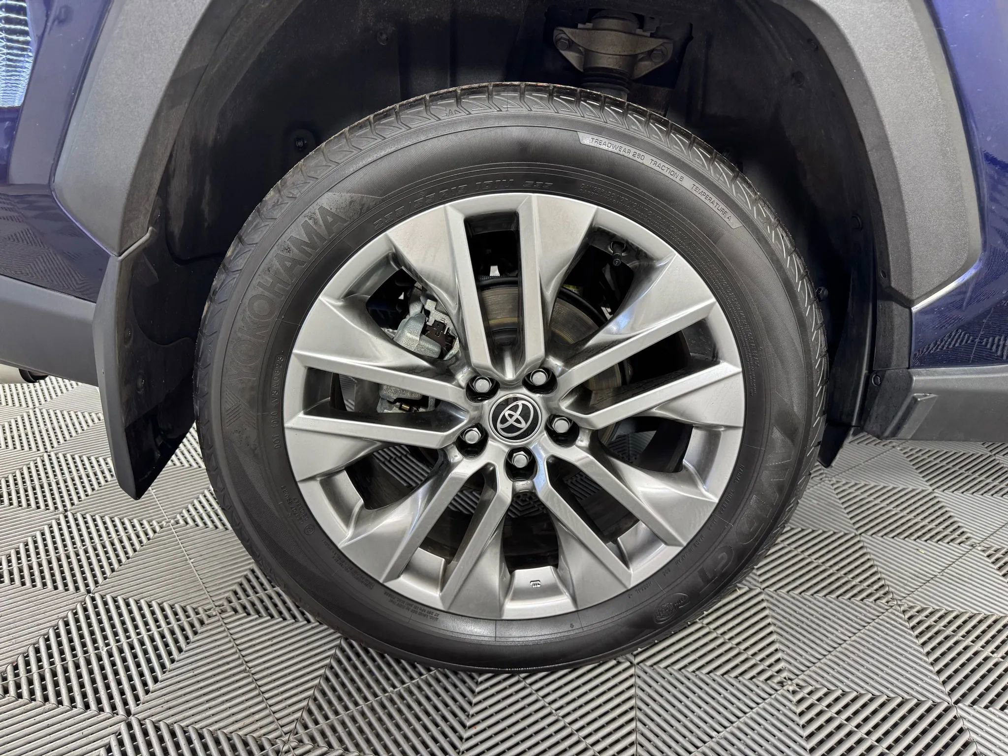 Used 2023 Toyota RAV4 Limited FWD image 47