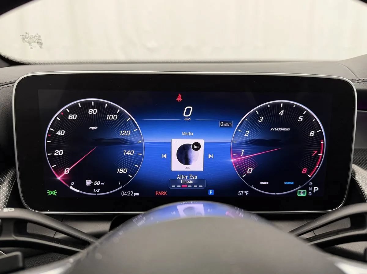 Used 2024 Mercedes-Benz GLC 300 4MATIC image 11