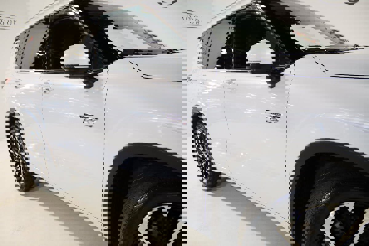 Used 2024 Mitsubishi Outlander 4WD Plug-In Hybrid image 75