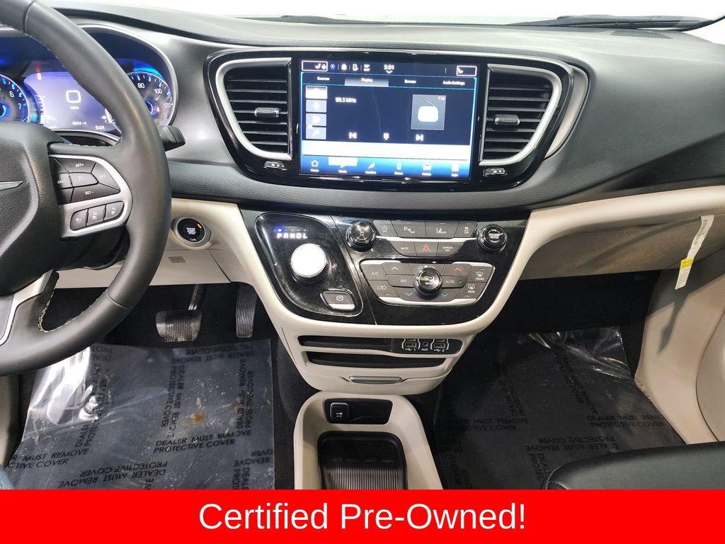 Used 2024 Chrysler Pacifica Touring-L image 17