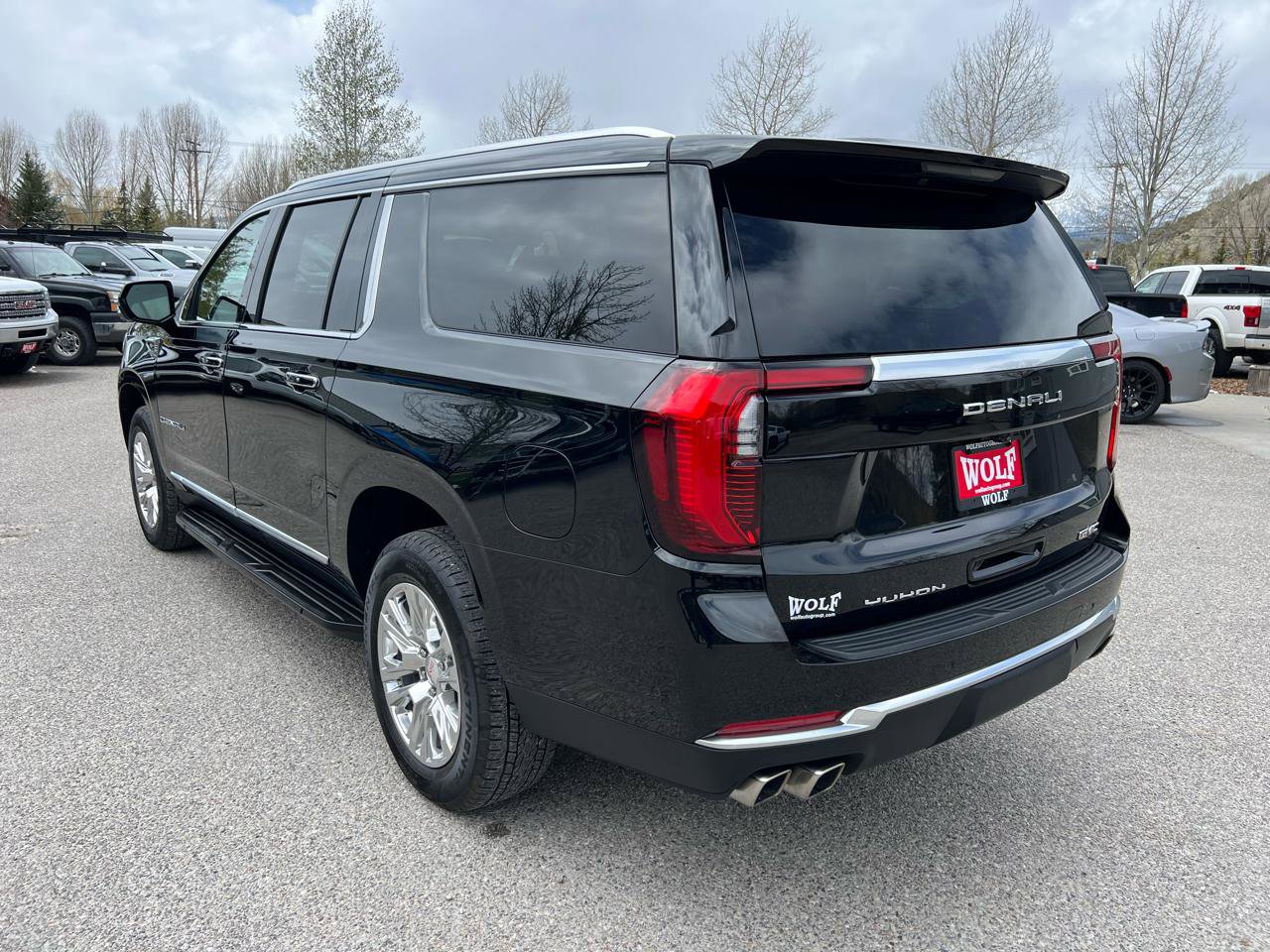 Used 2025 GMC Yukon XL Denali AWD/4WD image 3