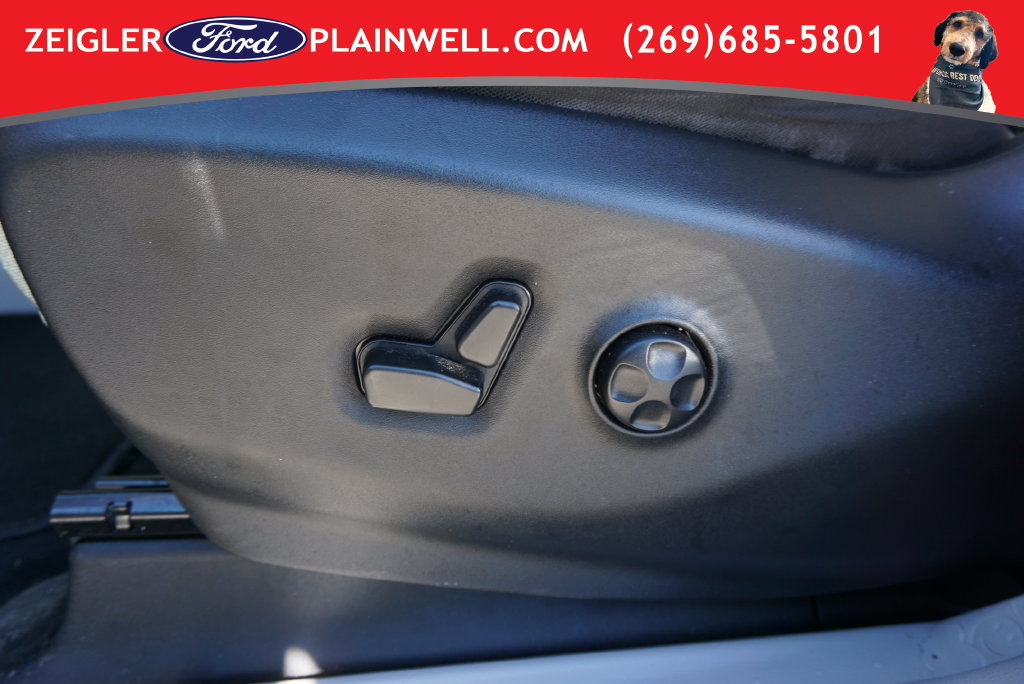 Used 2023 Chrysler Voyager LX FWD image 20