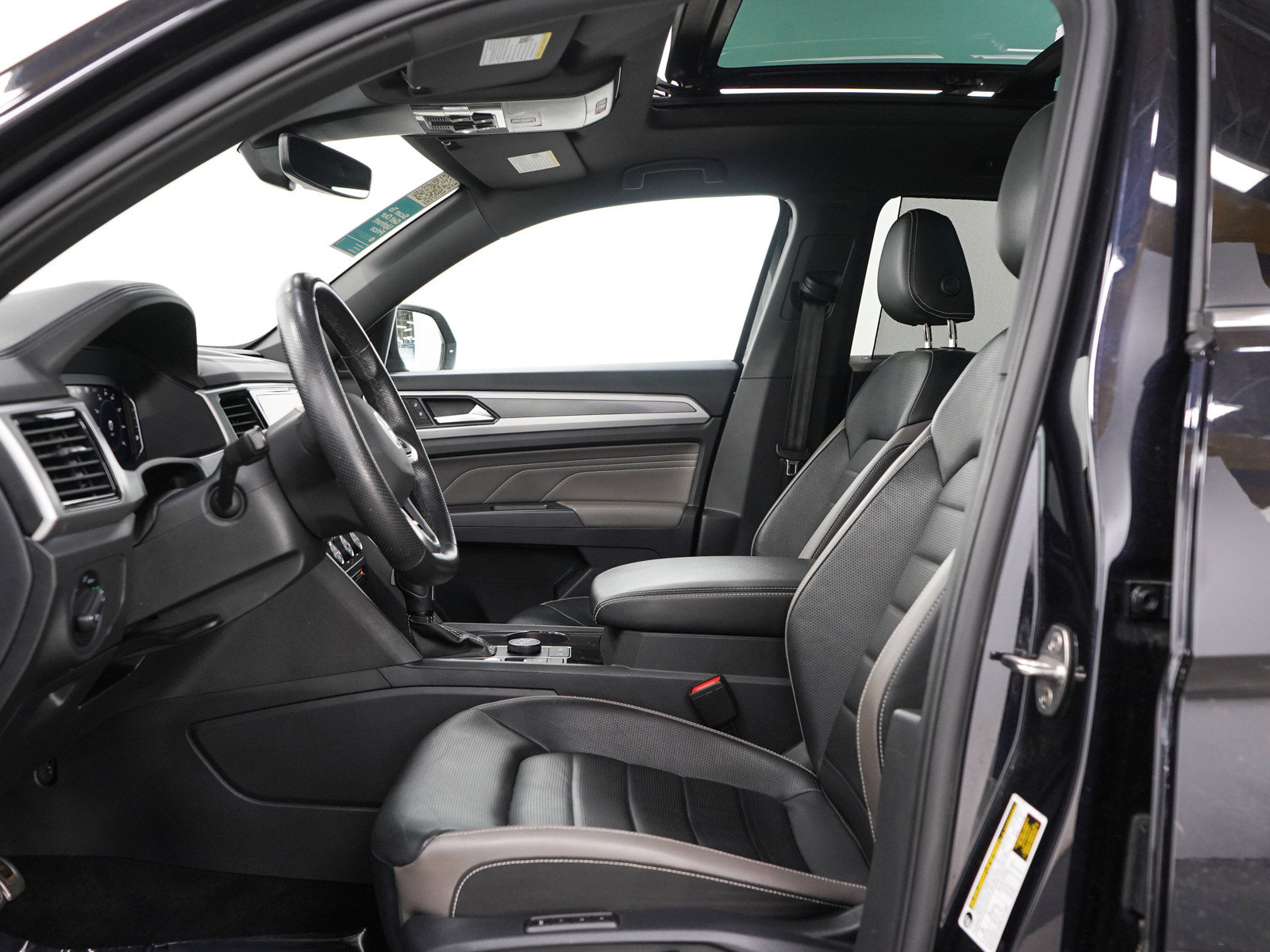 Used 2023 Volkswagen Atlas Cross Sport SEL Premium R-Line AWD/4WD image 24
