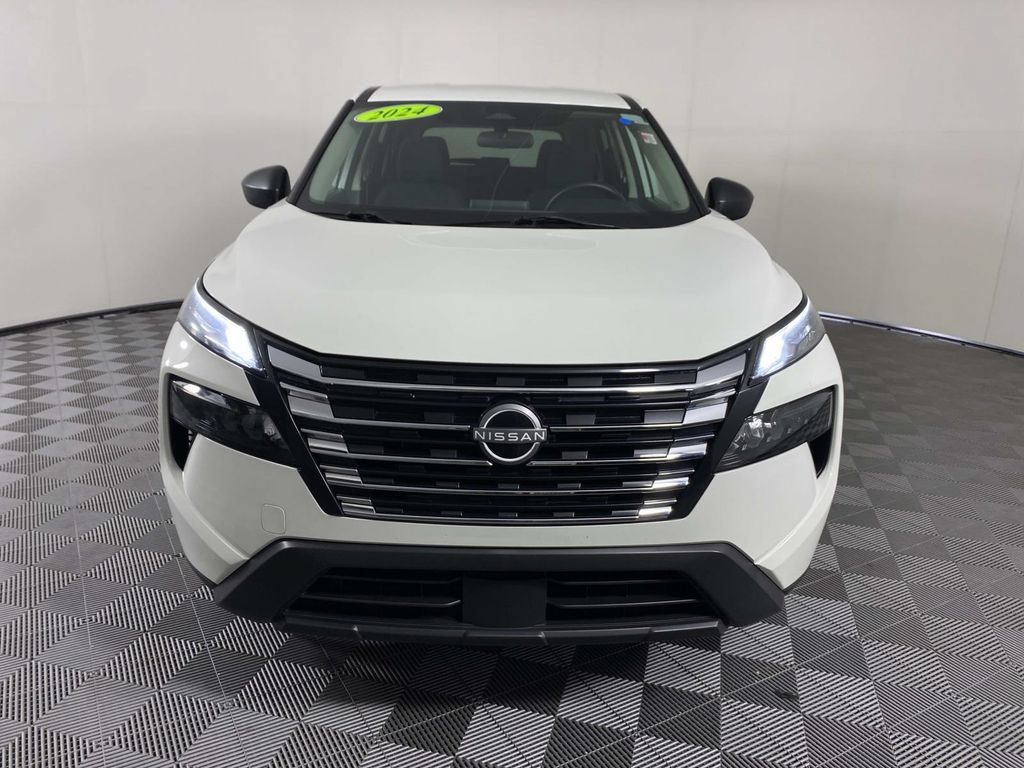 Used 2024 Nissan Rogue S AWD/4WD image 3