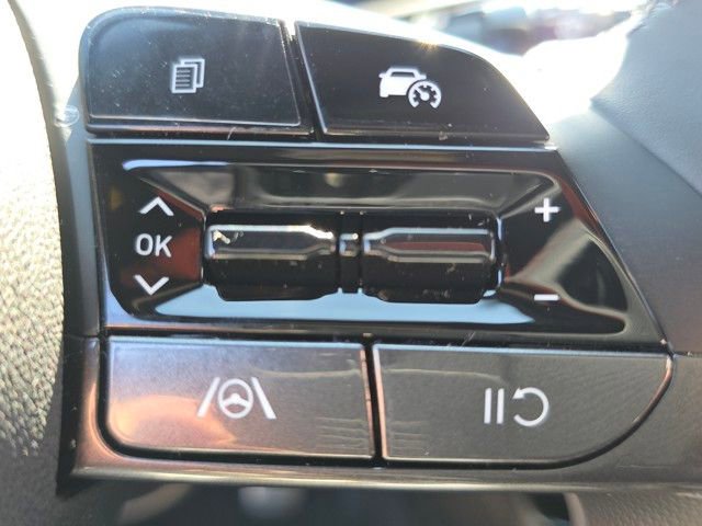 Certified 2025 Hyundai Elantra SEL image 8