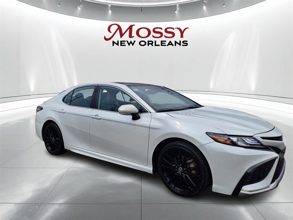 Used 2022 Toyota Camry XSE image 3