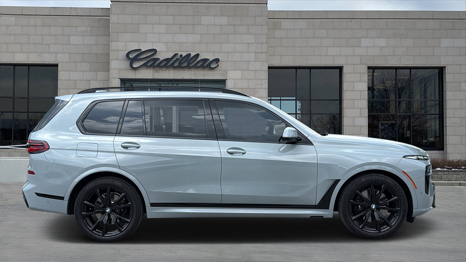 Used 2024 BMW X7 xDrive40i w/ Executive Package AWD/4WD image 2