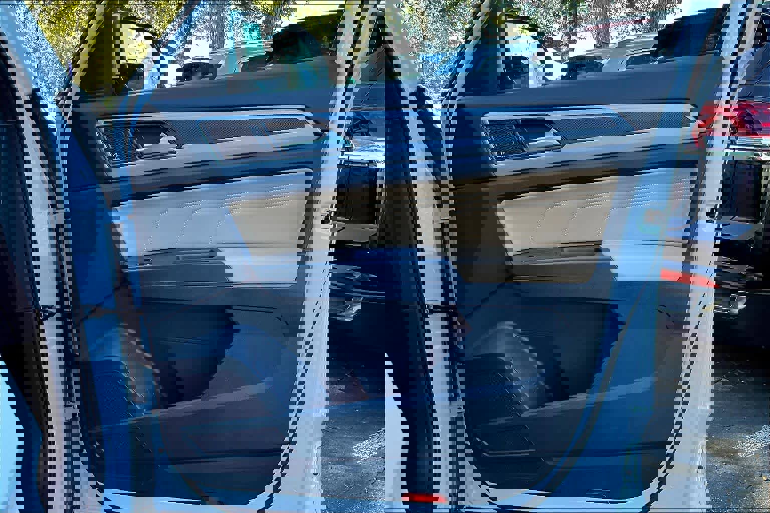 Used 2023 Volkswagen Atlas Cross Sport SEL Premium R-Line image 22