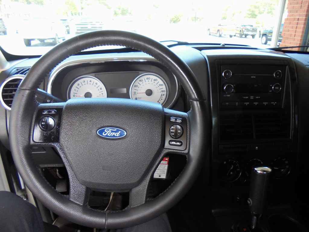 Used 2010 Ford Explorer Sport Trac XLT RWD image 6
