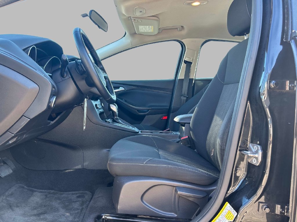 Used 2015 Ford Focus SE w/ SE Sport Package FWD image 15