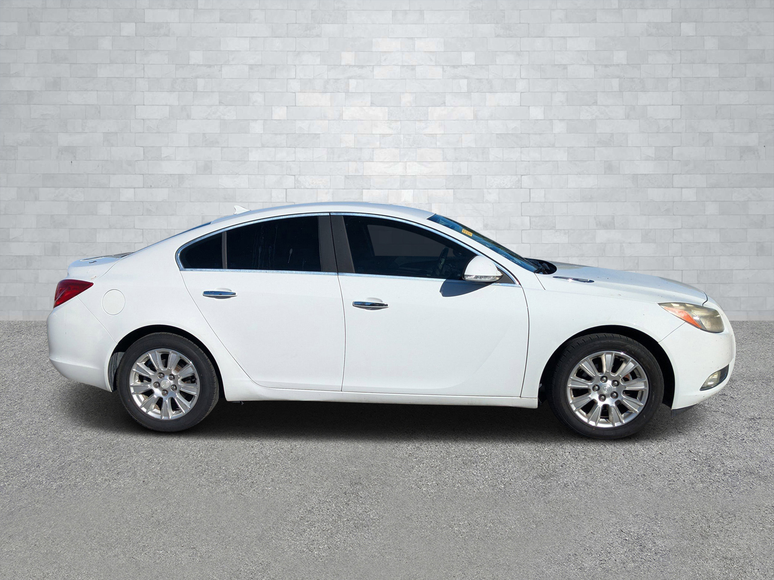 Used 2013 Buick Regal Premium image 4