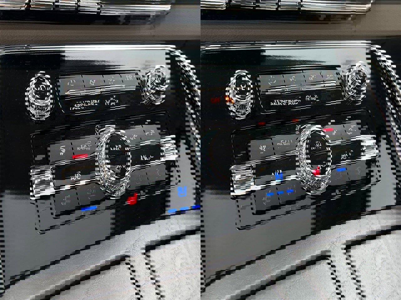 Used 2024 Lincoln Navigator Premiere image 19