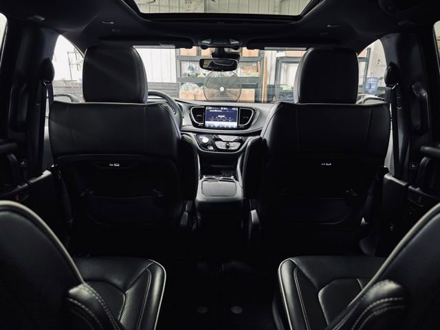 Certified 2025 Chrysler Pacifica Limited image 25