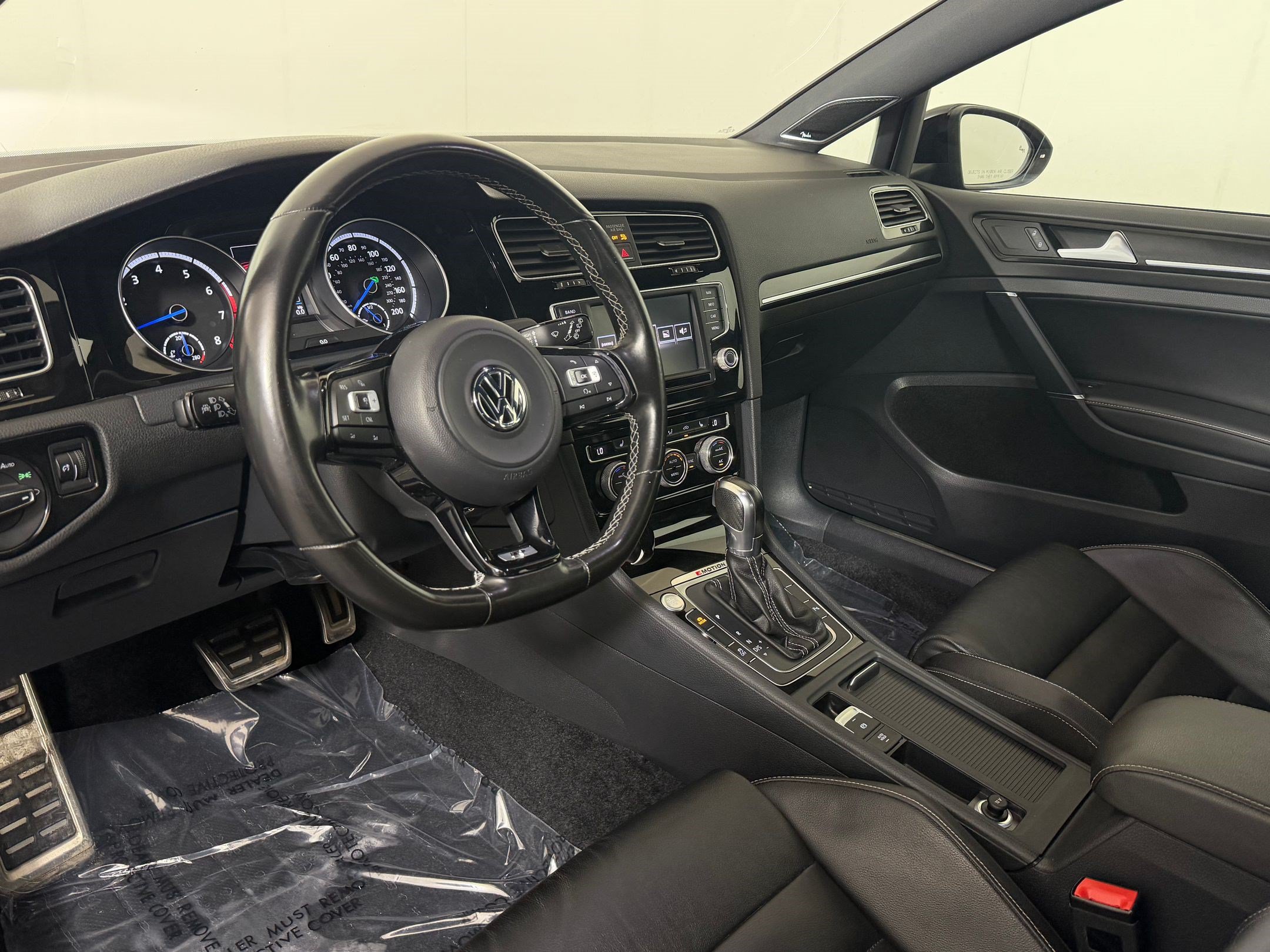 Used 2017 Volkswagen Golf R 4-Door AWD/4WD image 4