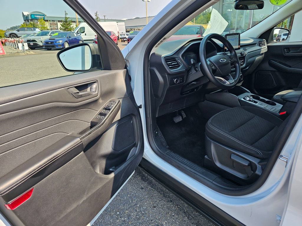 Used 2025 Ford Escape Active AWD/4WD image 21