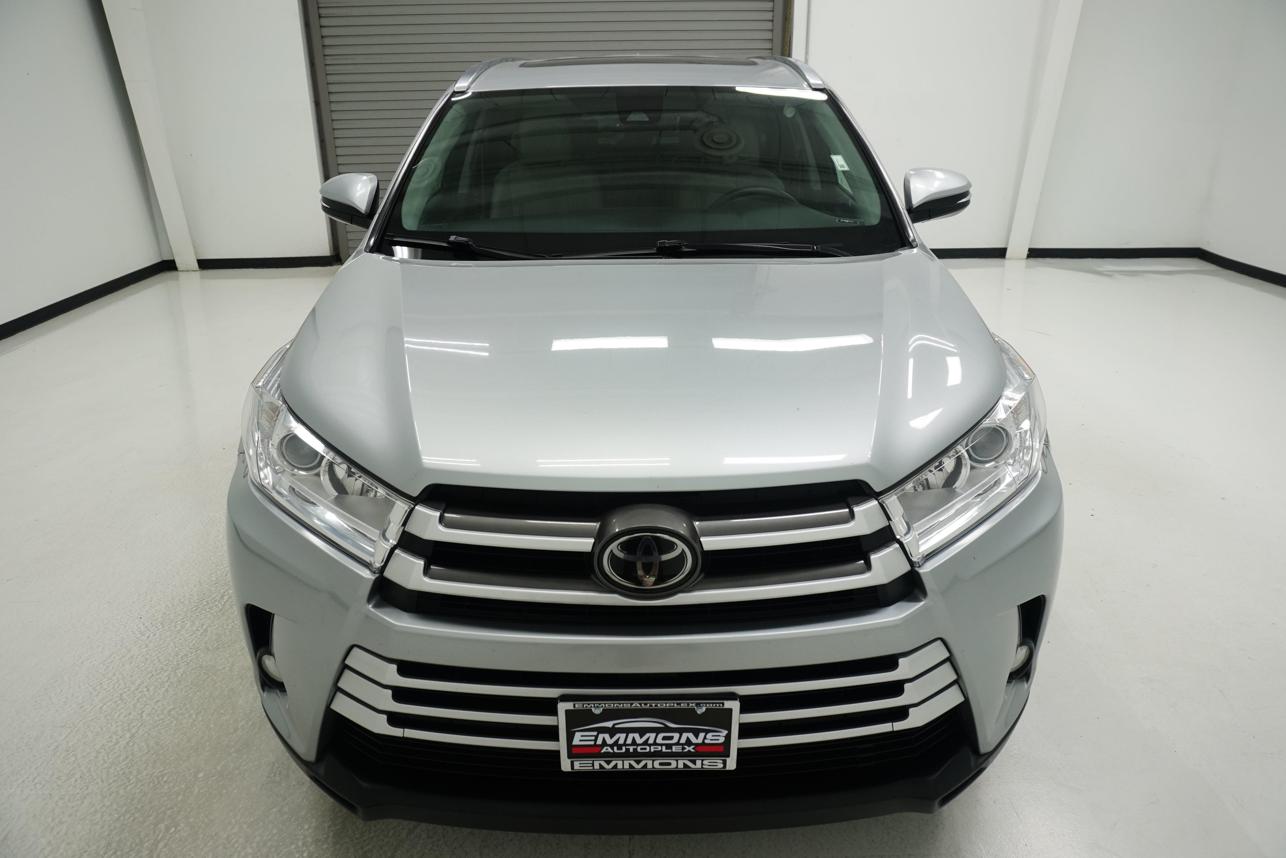 Used 2017 Toyota Highlander XLE FWD image 2