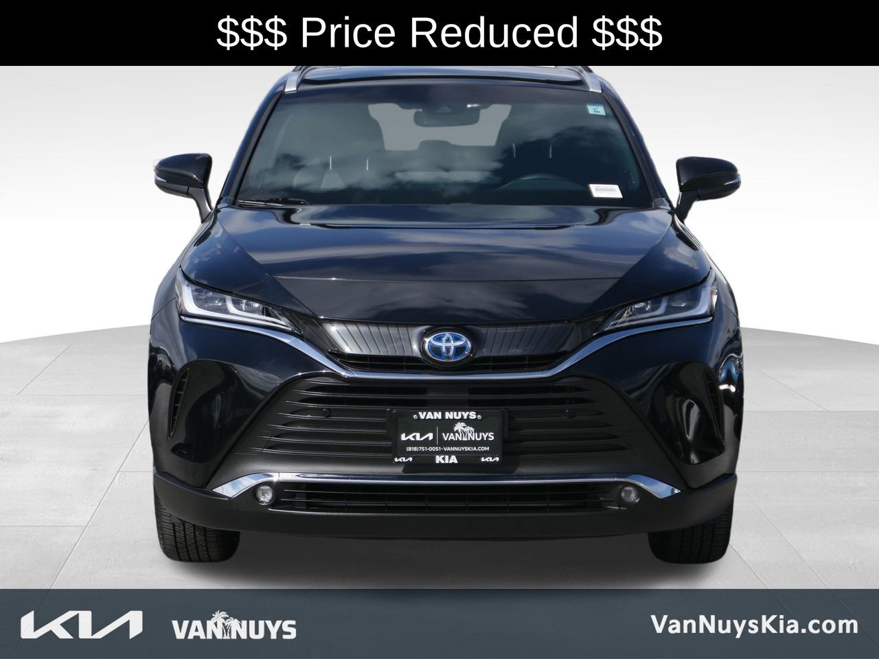 Used 2024 Toyota Venza XLE image 8