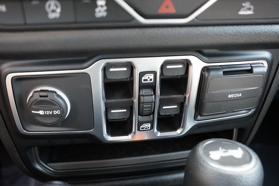 Certified 2024 Jeep Wrangler Sport S image 24