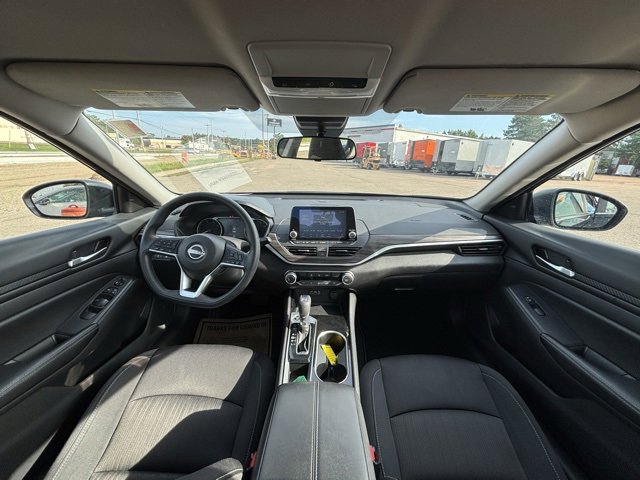 Used 2024 Nissan Altima 2.5 SV image 18