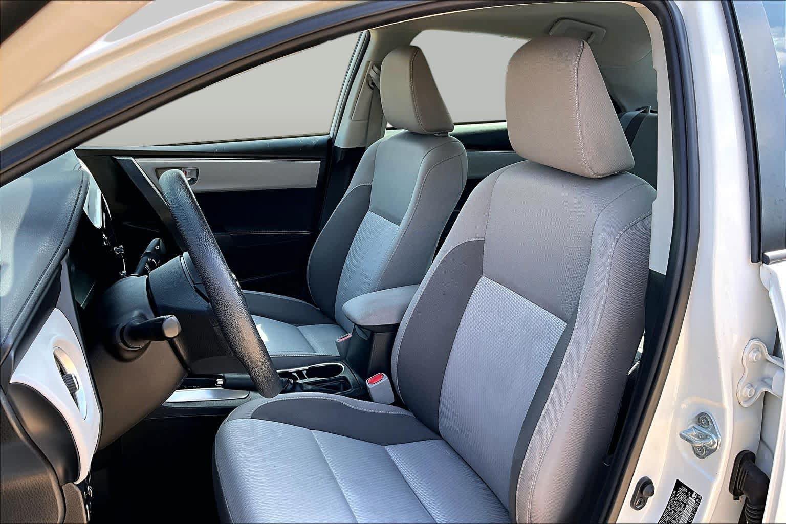 Used 2017 Toyota Corolla LE FWD image 8